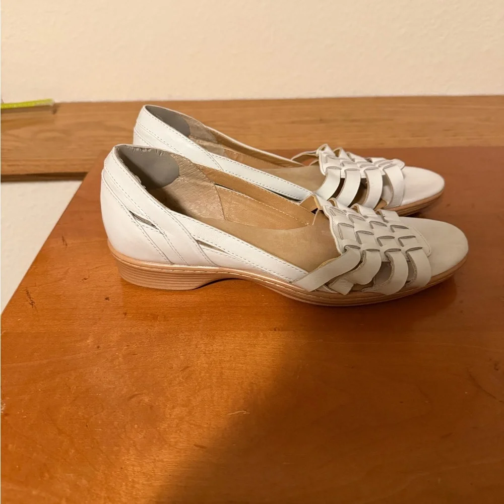 Soft spots White Women's Shoes Sandals